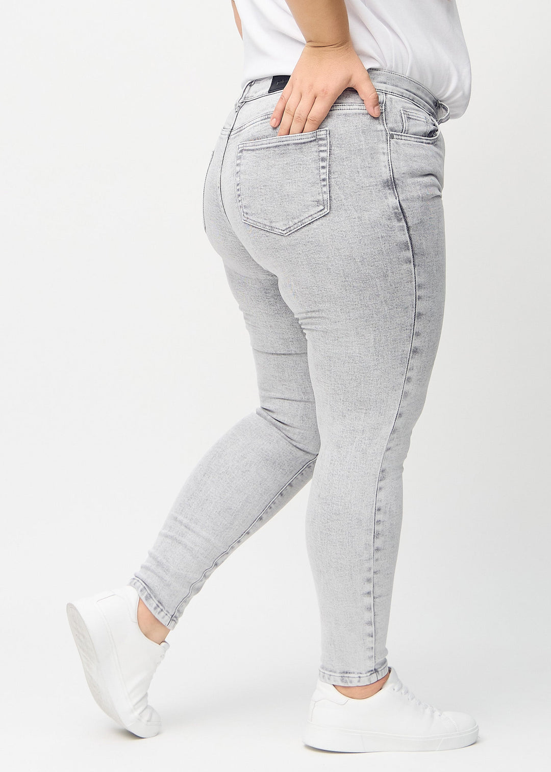 Elena – Contour-Fit Women’s Sculpting Denim Jeans