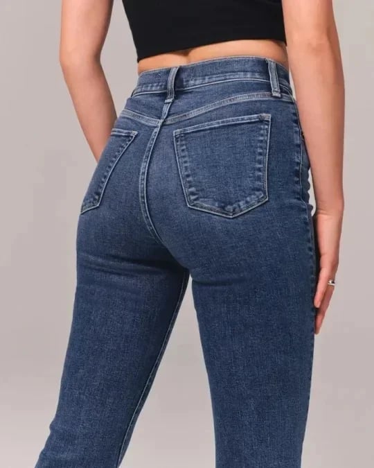 Sophie – Super High-Waist Flared Jeans for Women