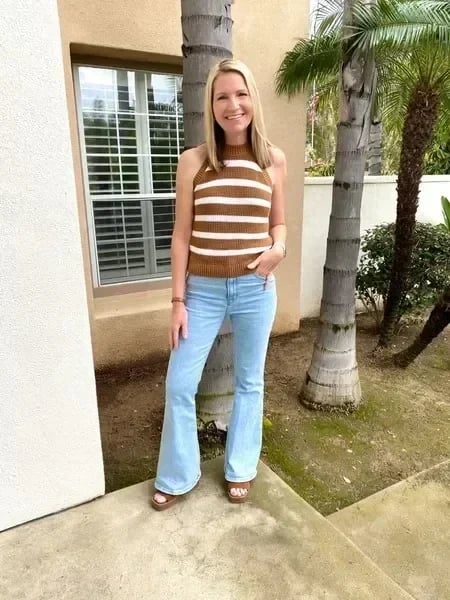 Sophie – Super High-Waist Flared Jeans for Women