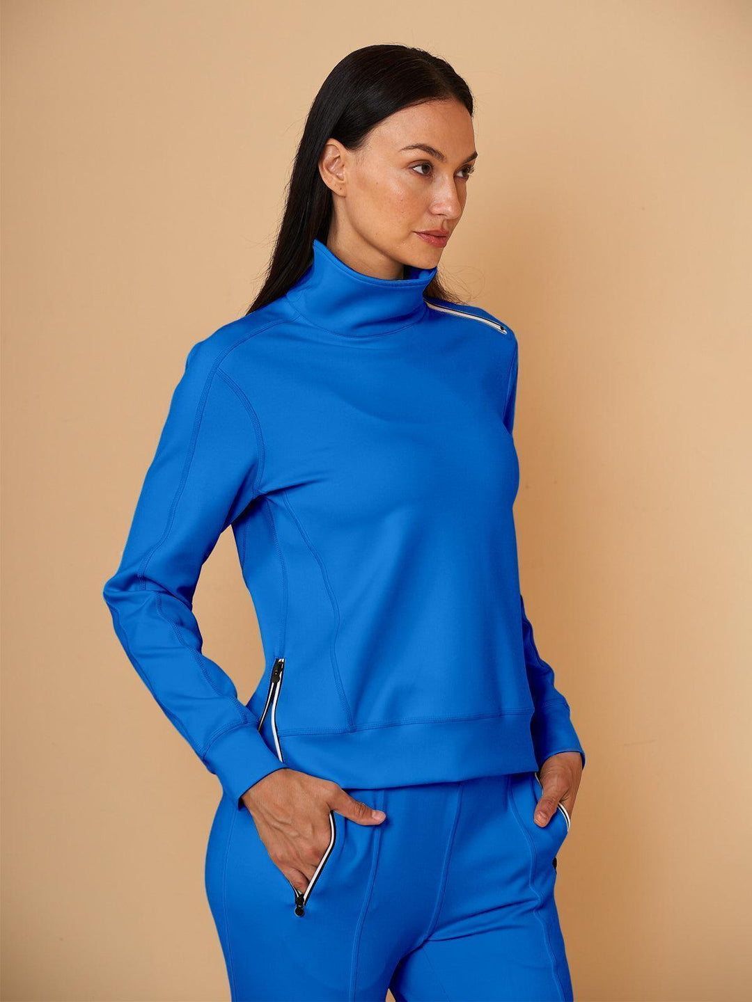 Jennifer – Irregular-Collar Women’s Golf Pullover & Pant Set