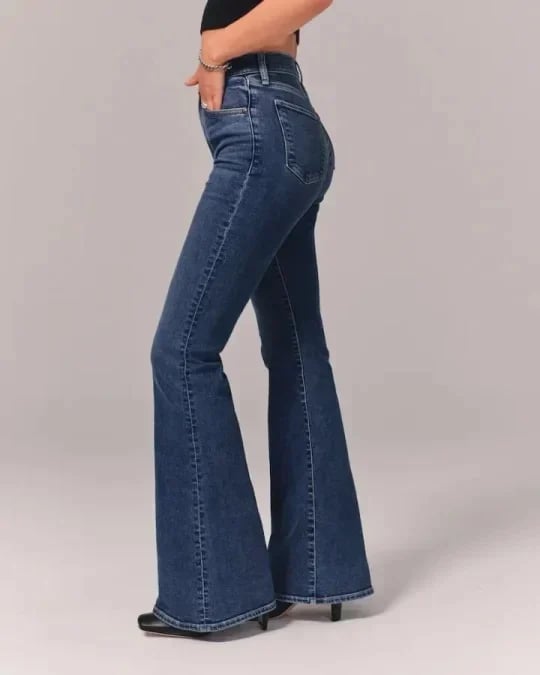 Sophie – Super High-Waist Flared Jeans for Women