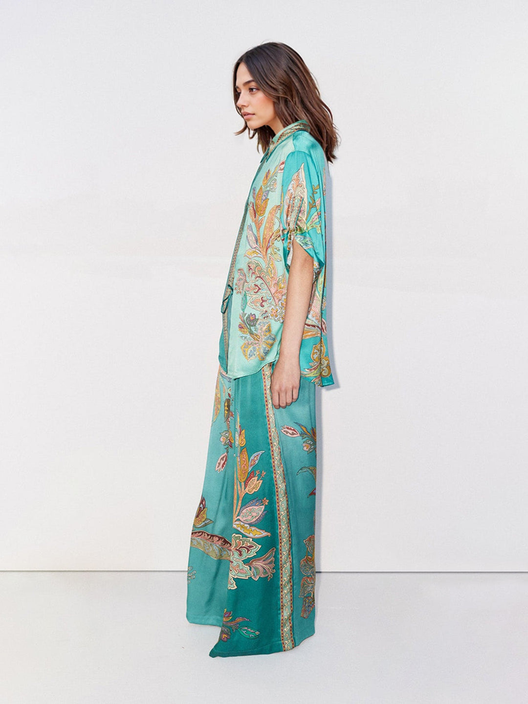 Geneviève – Emerald-Tone Oversized Women’s Button-Up Shirt