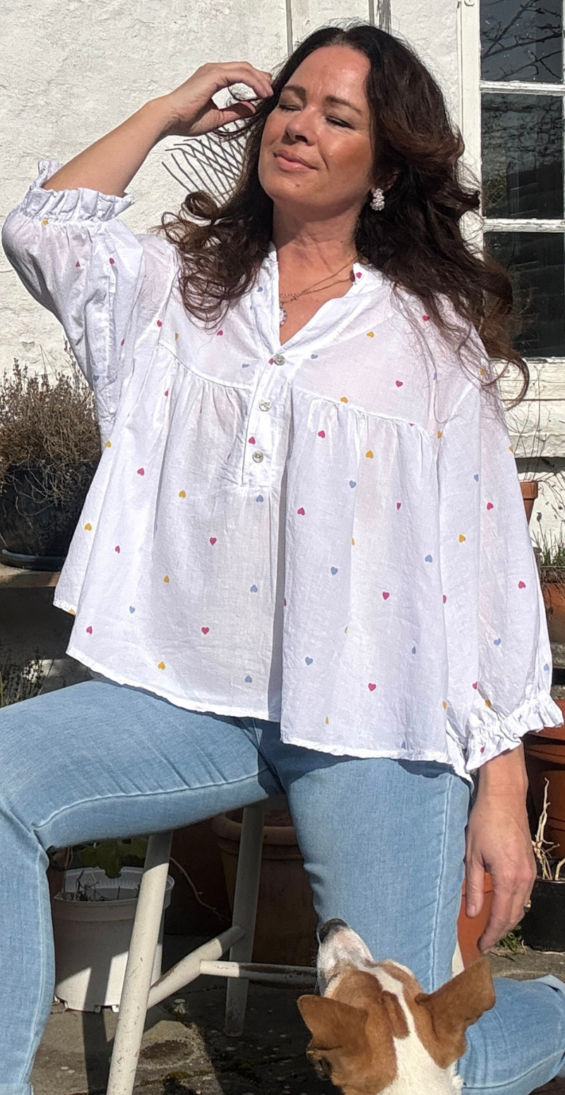 Chiara – Elegant Women’s Blouse with Pearl-Button Details
