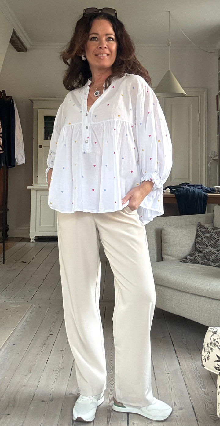 Chiara – Elegant Women’s Blouse with Pearl-Button Details