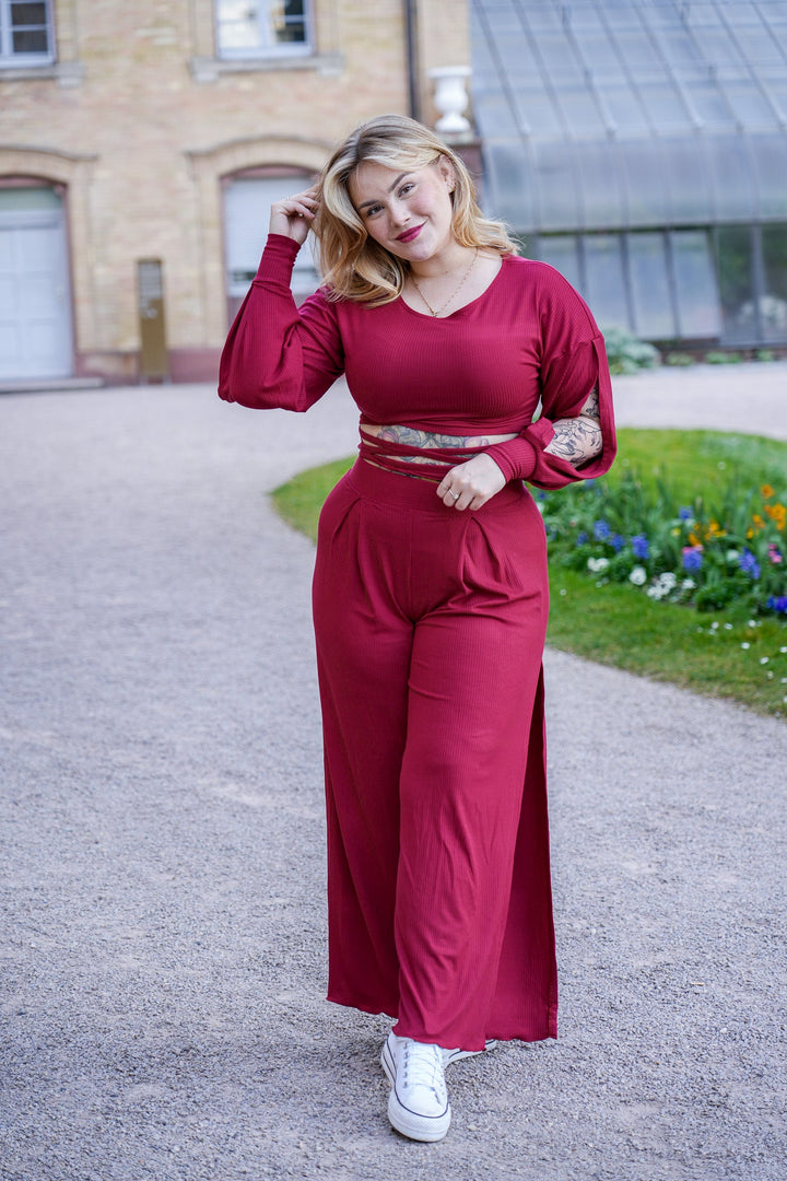 Linaria – Cropped Flower Sweater for Women