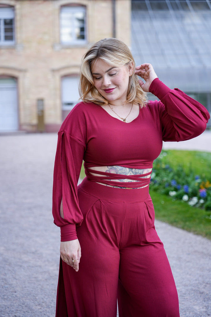 Linaria – Cropped Flower Sweater for Women