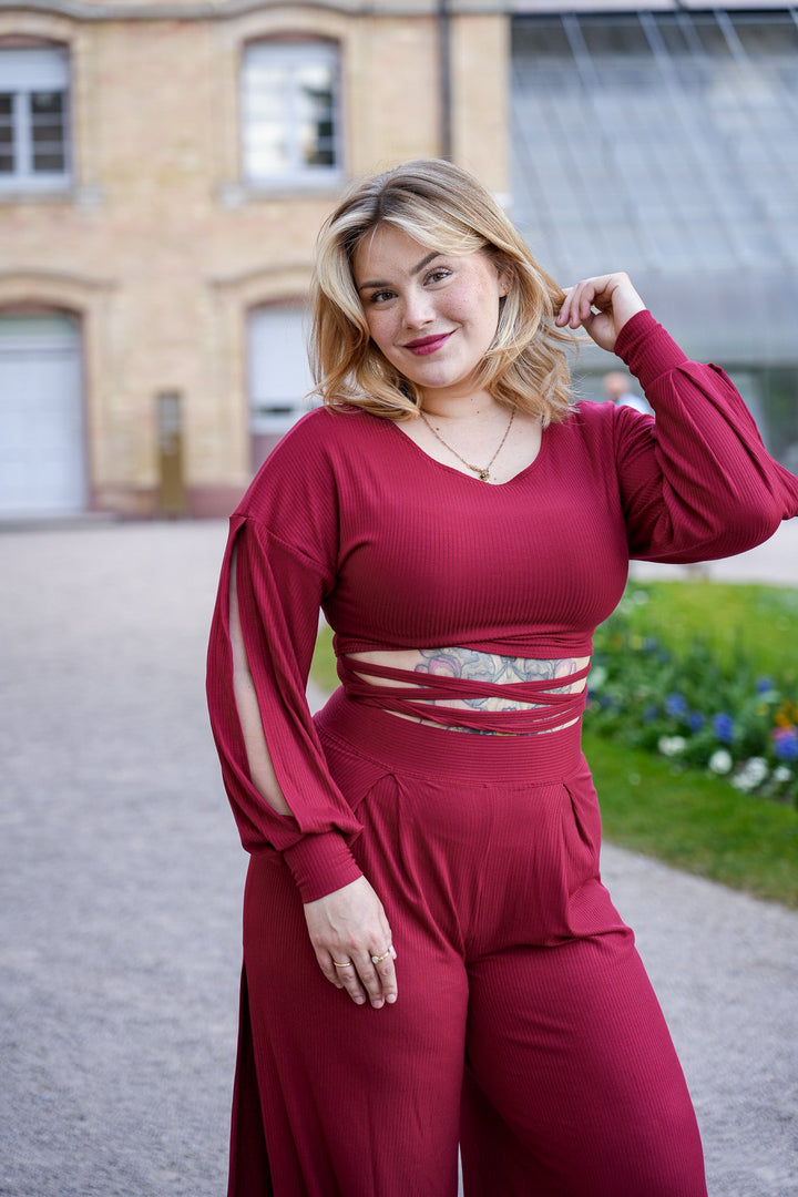 Linaria – Cropped Flower Sweater for Women