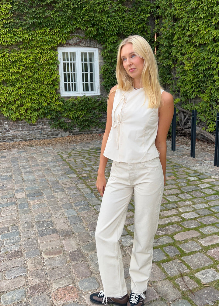 Jessica – Minimalist Women’s Tie-Front Top