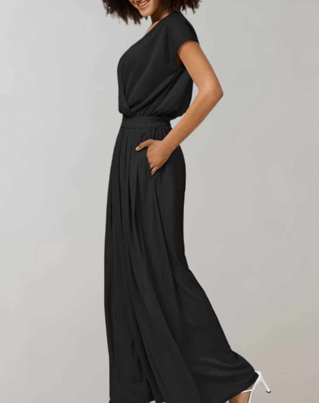 Samantha – Flowy Women’s V-Neck Pocket Jumpsuit