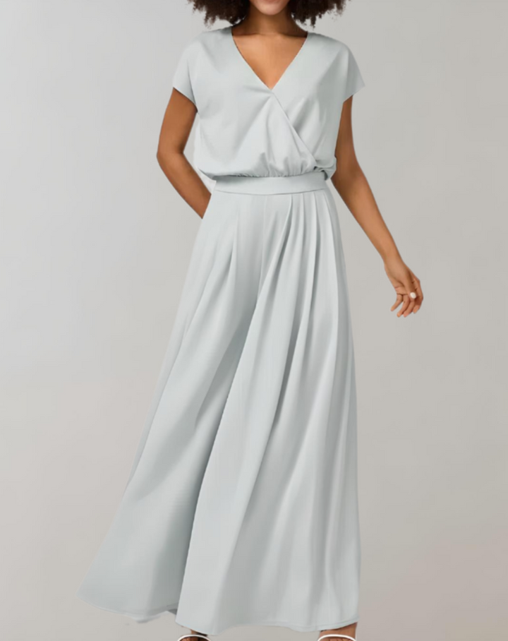 Samantha – Flowy Women’s V-Neck Pocket Jumpsuit