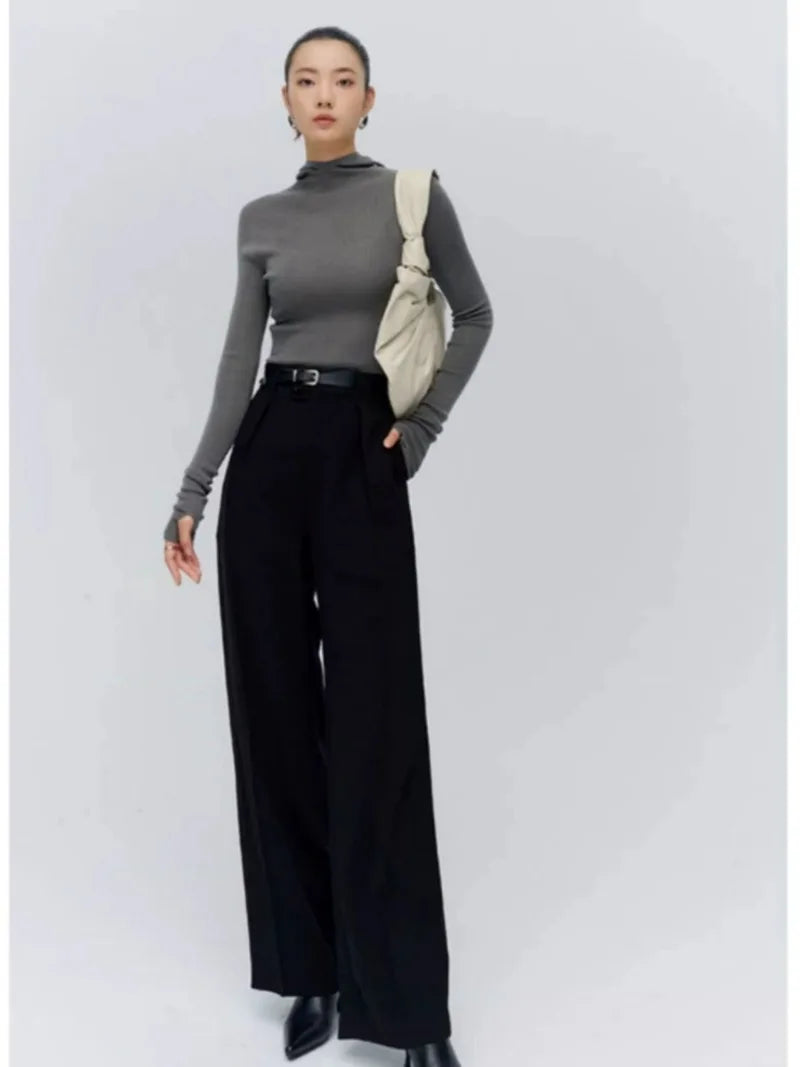Mika – Bodyhugging Knitted Hoodie for Women