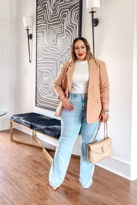 Sophie – Super High-Waist Flared Jeans for Women