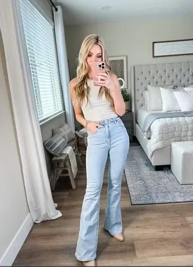 Sophie – Super High-Waist Flared Jeans for Women