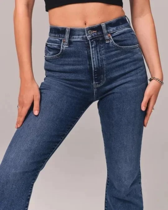 Sophie – Super High-Waist Flared Jeans for Women