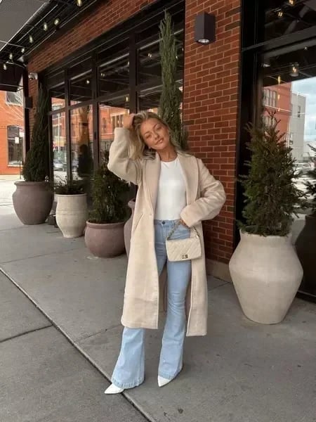 Sophie – Super High-Waist Flared Jeans for Women