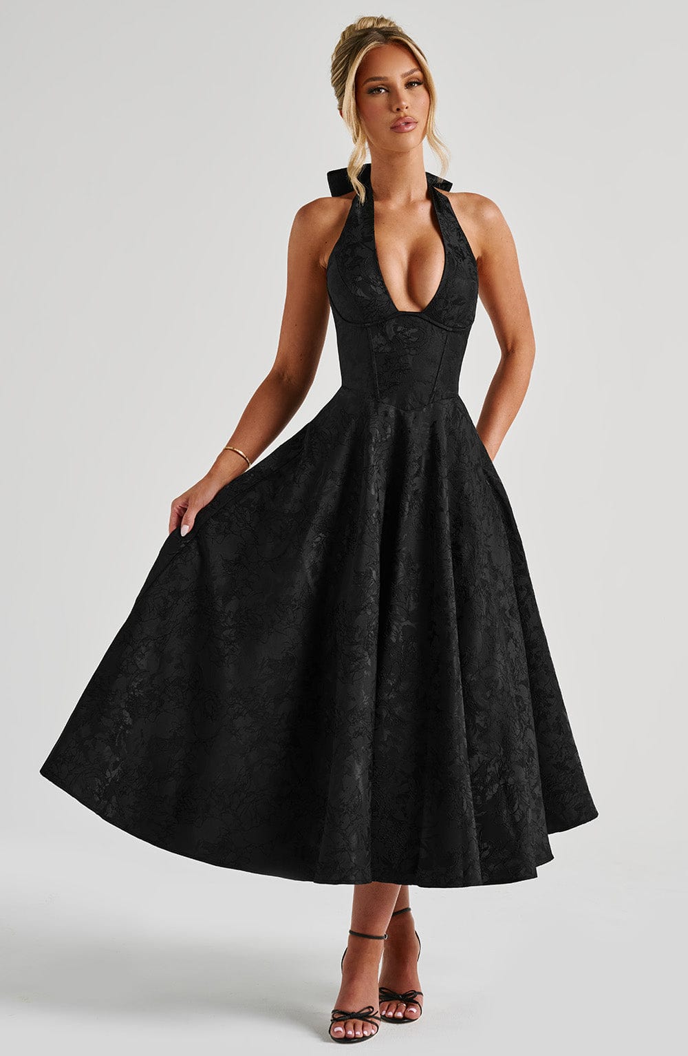 Erlinda – Effortless Women's Black Maxi Dress