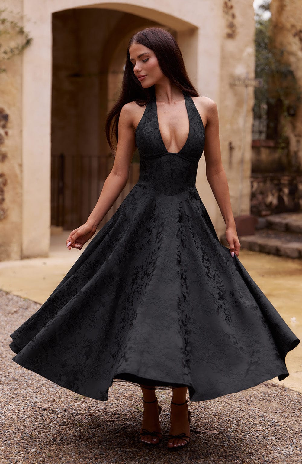 Erlinda – Effortless Women's Black Maxi Dress