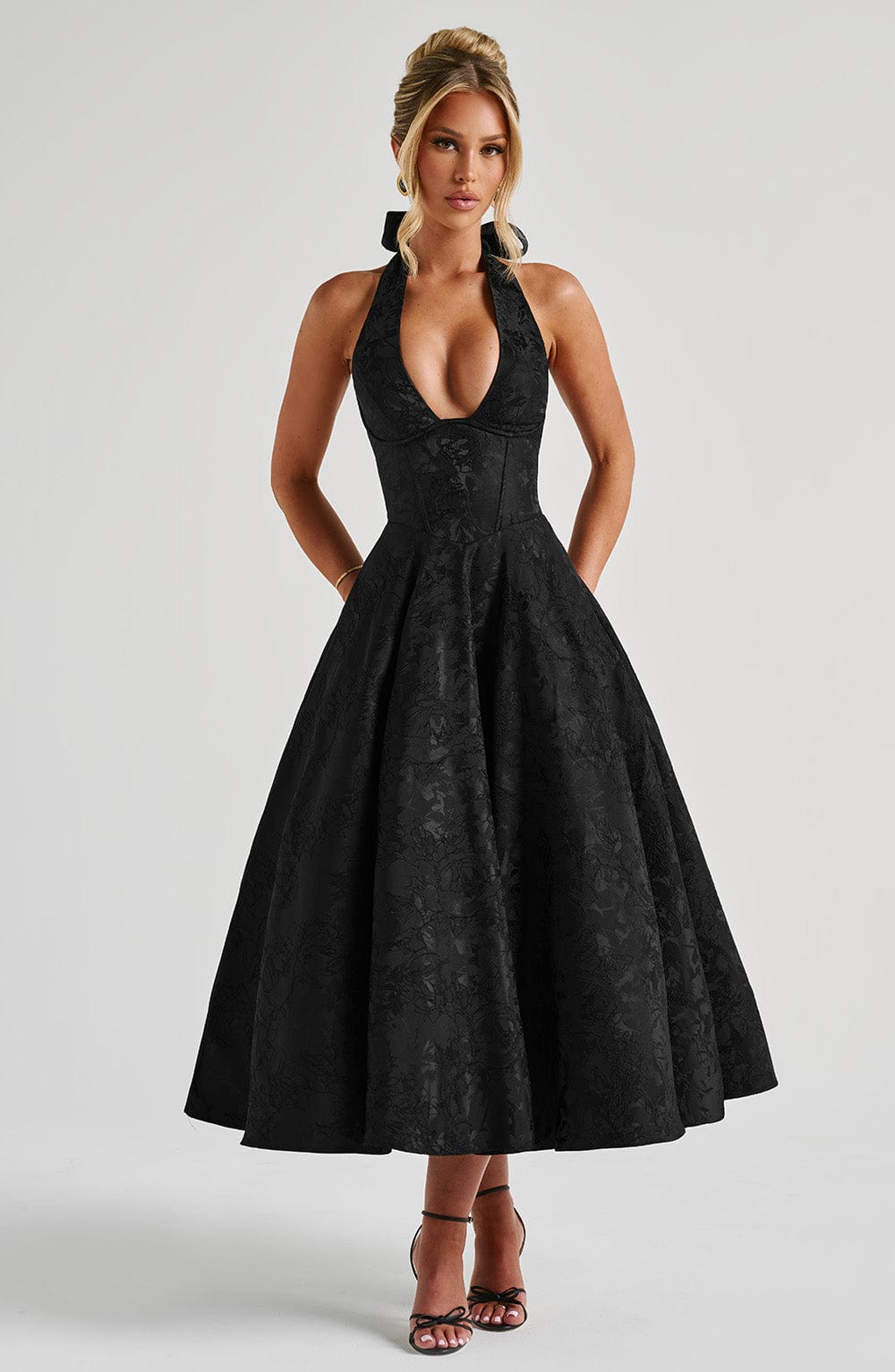 Erlinda – Effortless Women's Black Maxi Dress