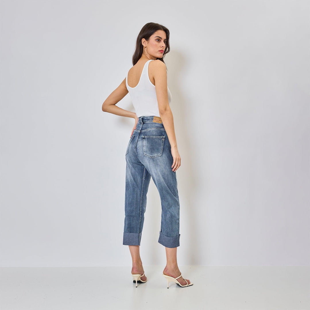 Lyka – Trendy Loose Cross Jeans for Women