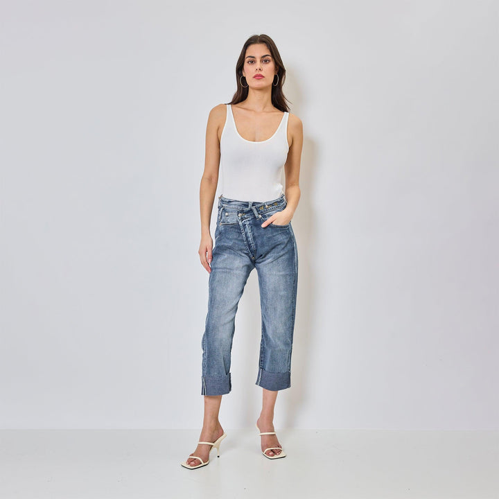 Lyka – Trendy Loose Cross Jeans for Women