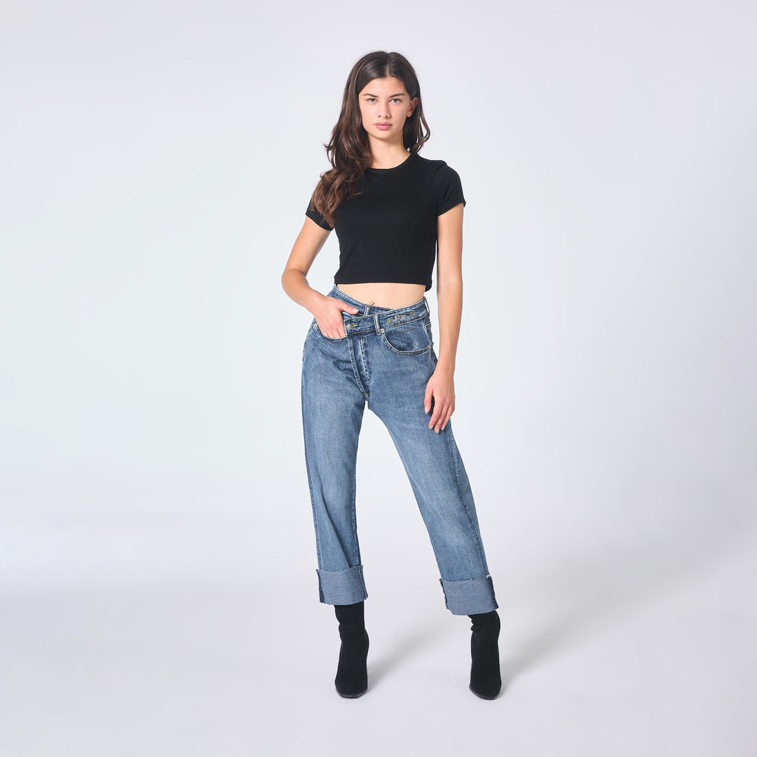 Lyka – Trendy Loose Cross Jeans for Women