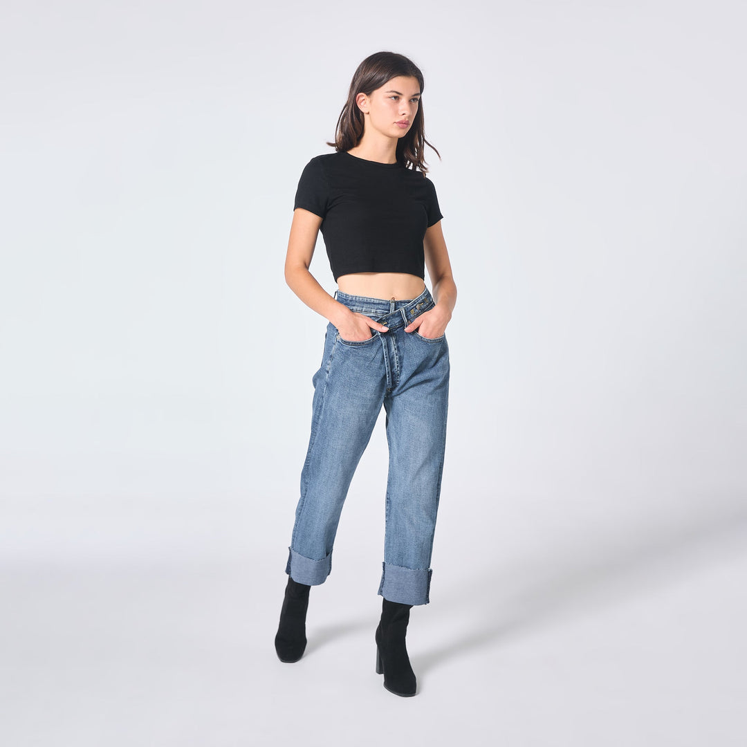 Lyka – Trendy Loose Cross Jeans for Women