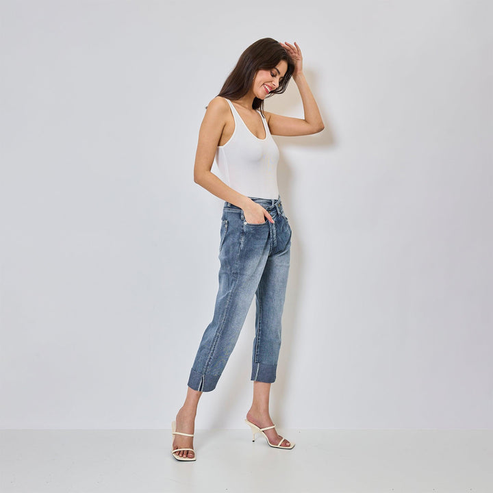 Lyka – Trendy Loose Cross Jeans for Women