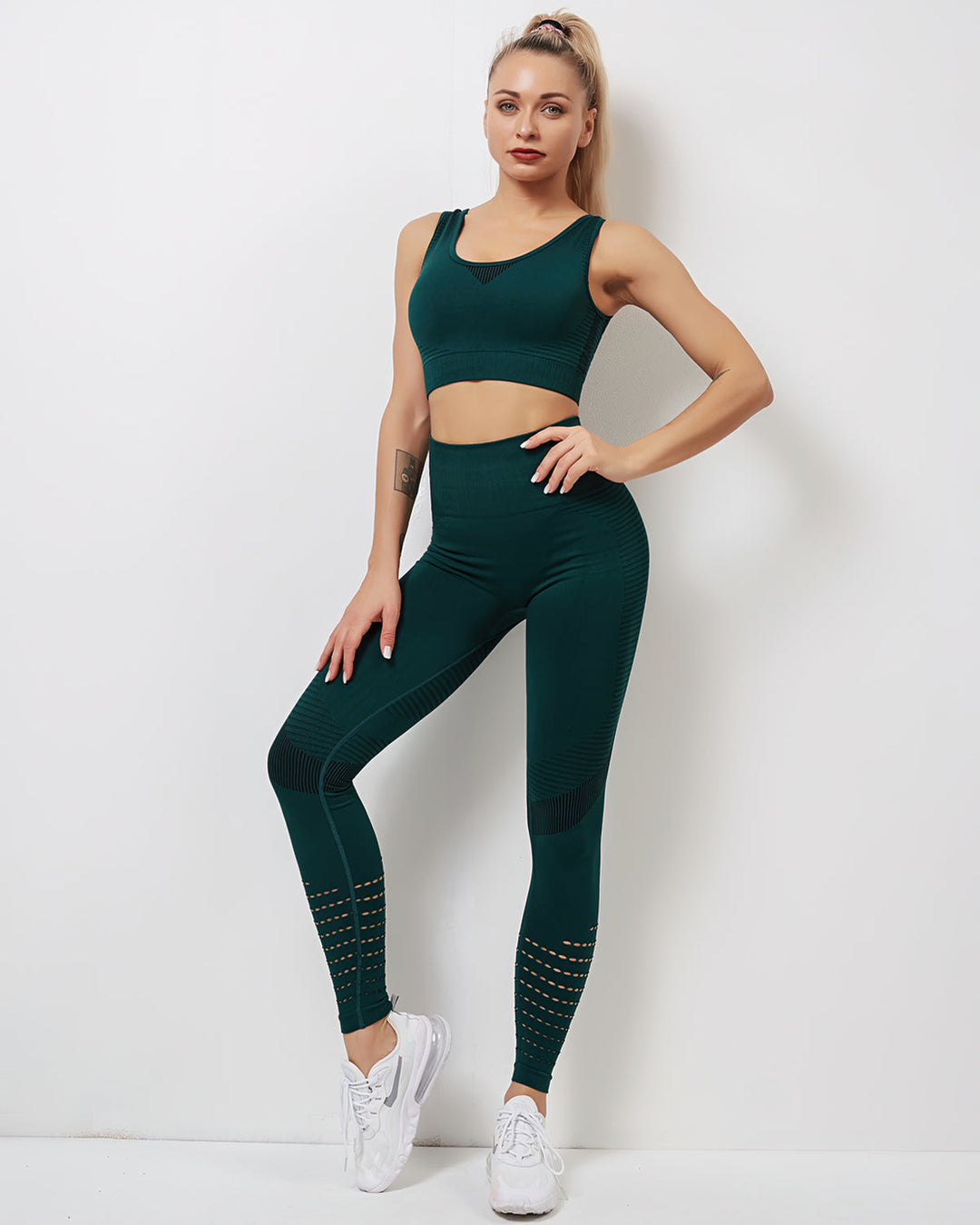 Stephanie – 4-Way Stretch Women’s Activewear Set